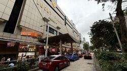 Lucky Plaza (D9), Retail #487317591